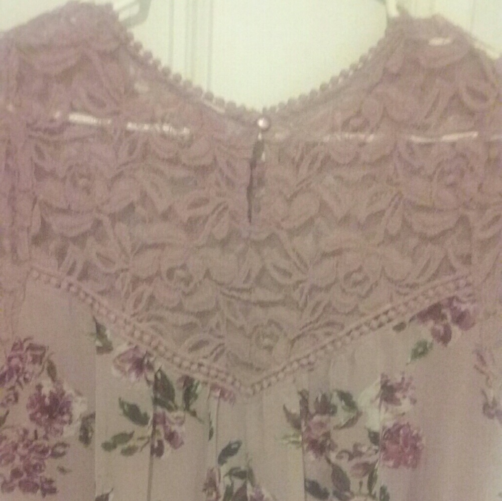 Dress earrings - Picture 2 of 3